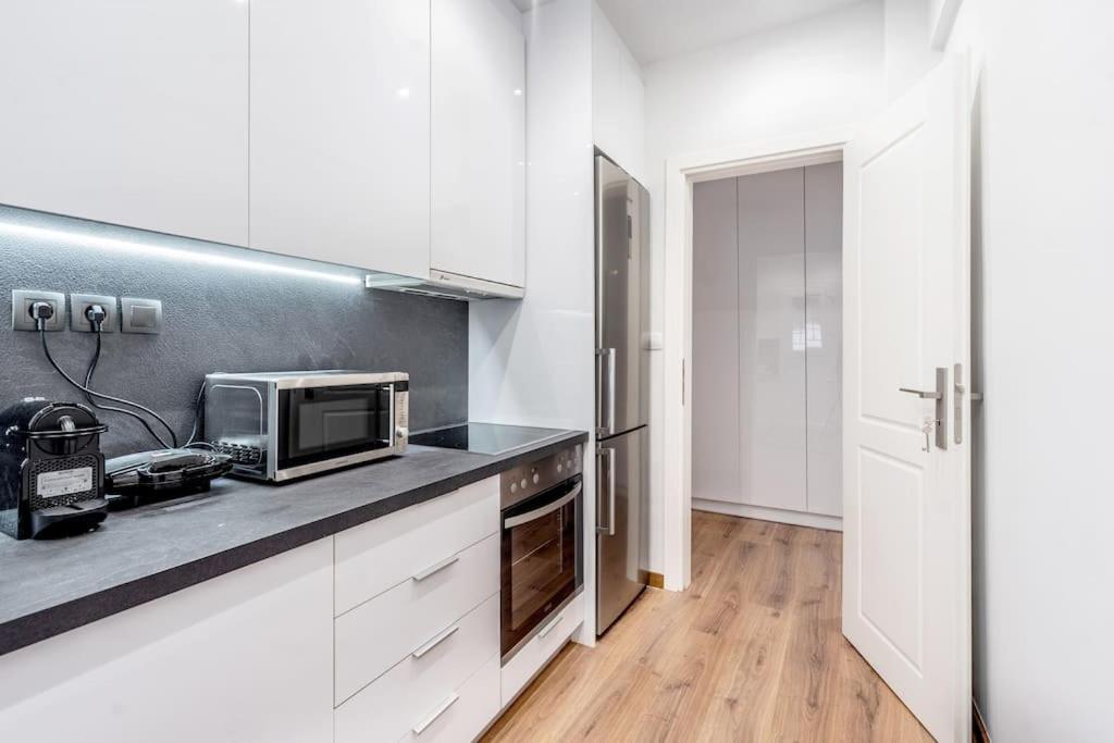 Modernised Athenian Apartment /W 2Br & 2Ba Екстер'єр фото