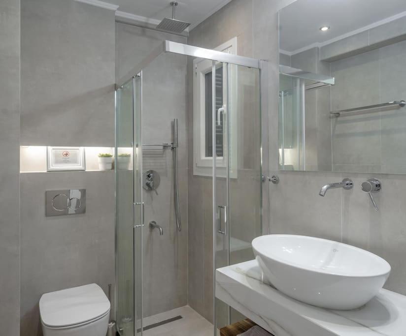 Modernised Athenian Apartment /W 2Br & 2Ba Екстер'єр фото